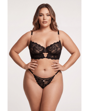 String noir en dentelle avec bijou et chaîne dorée