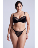 String noir en dentelle avec bijou cœur doré String noir en dentelle avec bijou cœur doré