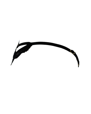 String noir en dentelle avec bijou cœur doré