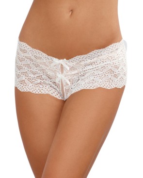 Shorty blanc de dentelle ouvert et ajouré sur les fesses forme coeur 