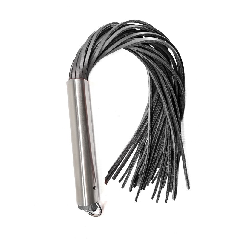 Martinet homme manche métal lanières en cuir RIGIDE Martinet homme manche métal lanières en cuir RIGIDE