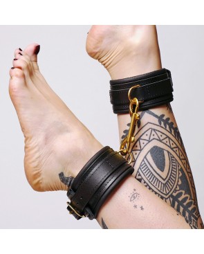 Chevillères en cuir molletonné et attaches Dorées