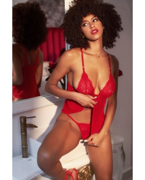 Nuisette courte rouge et string assorti 