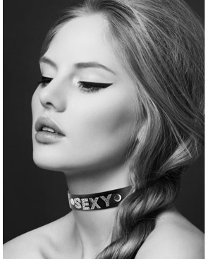 Collier en cuir noir SM avec Sexy en strass 