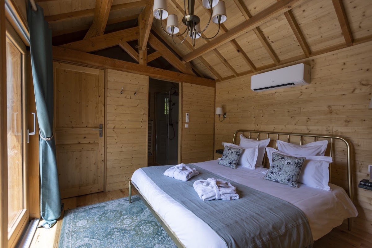 Photo Google Maps · Domaine des Écus d'Or : Love room avec spa Côte d'Or, Location insolite, Cabane, Week-end romantique, Bourgogne-Franche-Comté