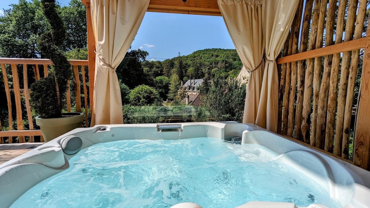 Photo Google Maps · Domaine des Écus d'Or : Love room avec spa Côte d'Or, Location insolite, Cabane, Week-end romantique, Bourgogne-Franche-Comté