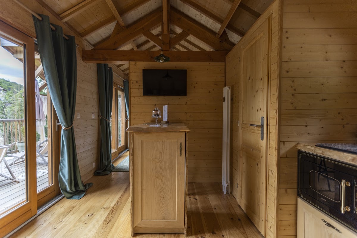 Photo Google Maps · Domaine des Écus d'Or : Love room avec spa Côte d'Or, Location insolite, Cabane, Week-end romantique, Bourgogne-Franche-Comté