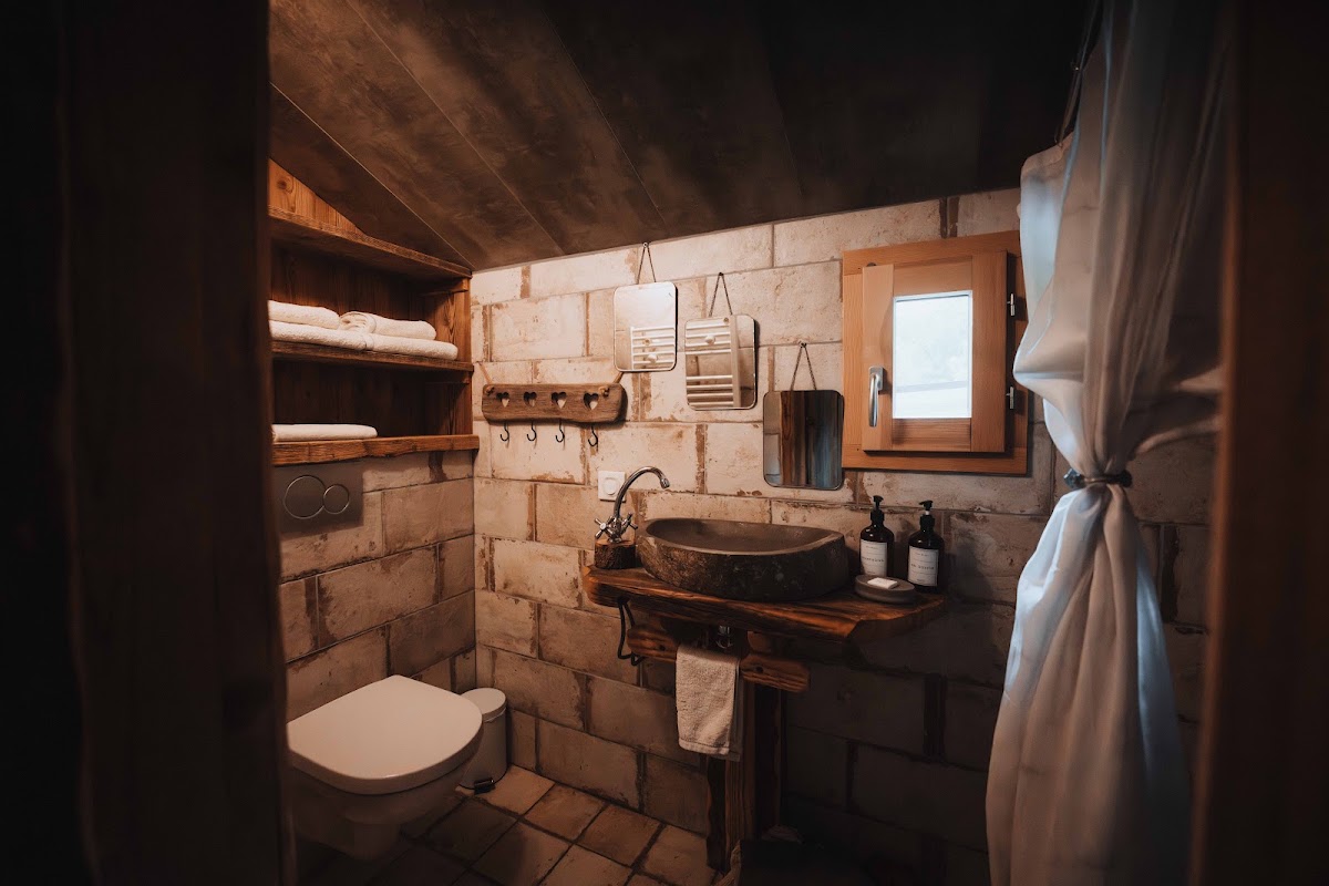 Photo Google Maps · Gite La Patte Nordic: hotel de charme, week-end insolite en amoureux, proche Genève en Haute-Savoie, love room avec SPA