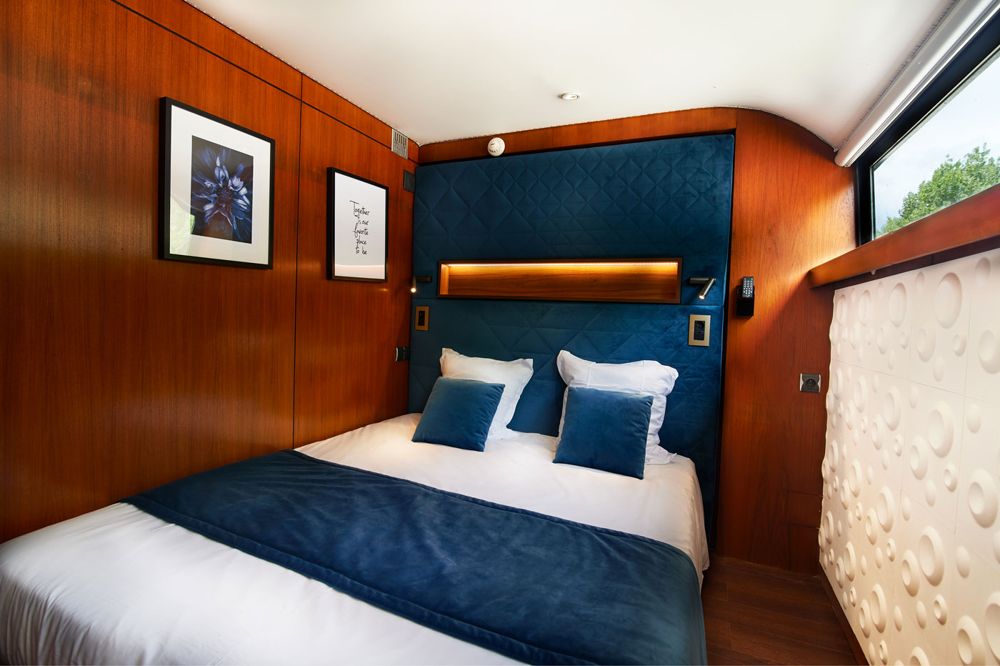 Photo Google Maps · Le VIP Paris - Yacht Hotel