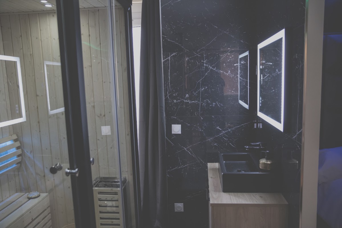 Photo Google Maps · L&H Suit