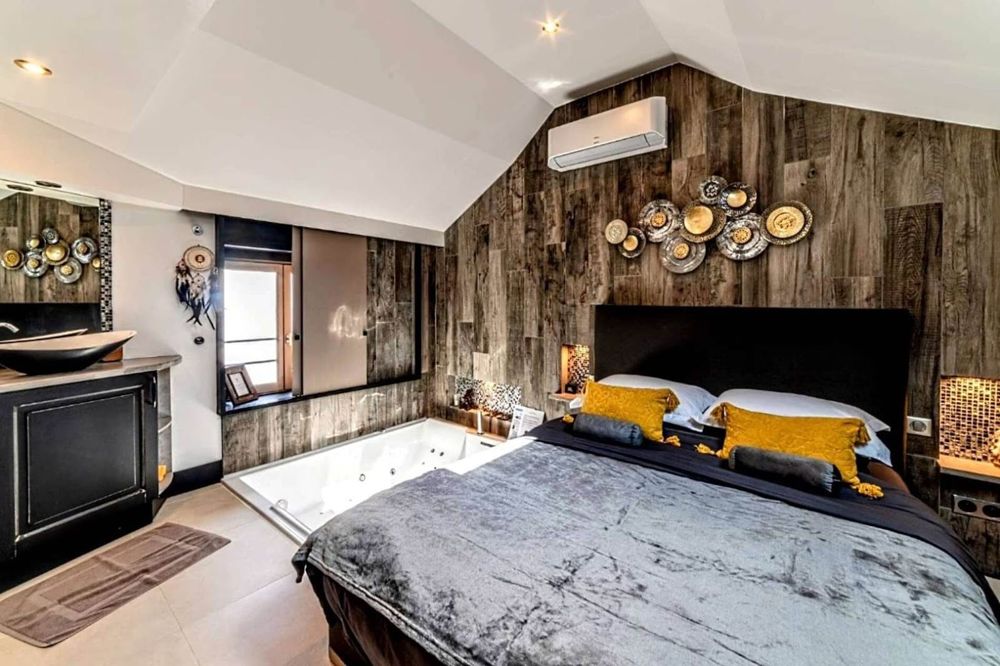 Photo Google Maps · LA PETITE ESCAPADE CHAMBRE AVEC JACUZZI PRIVATIF 77