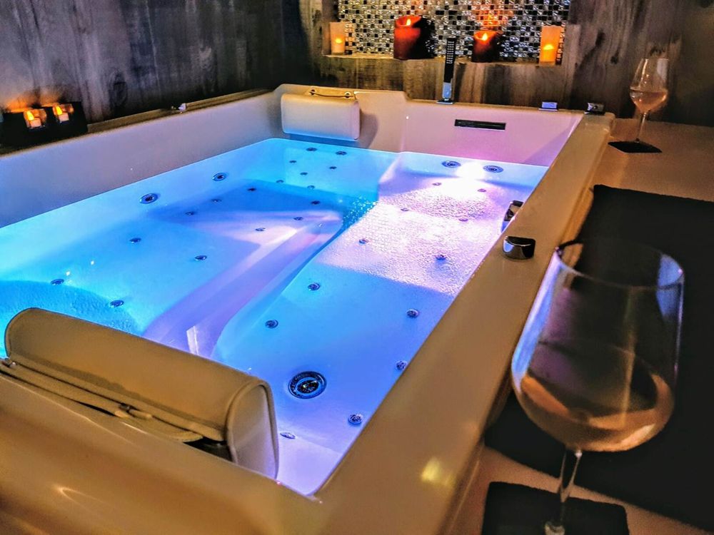 Photo Google Maps · LA PETITE ESCAPADE CHAMBRE AVEC JACUZZI PRIVATIF 77