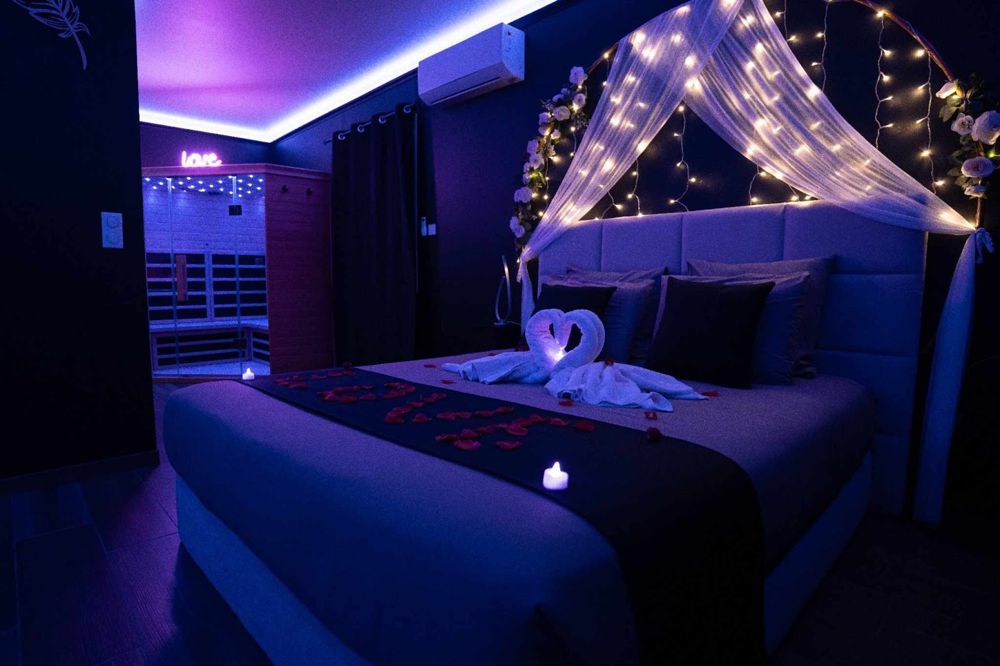 Photo Google Maps · LA NUIT DES SECRETS Love Room avec Jacuzzi et Sauna