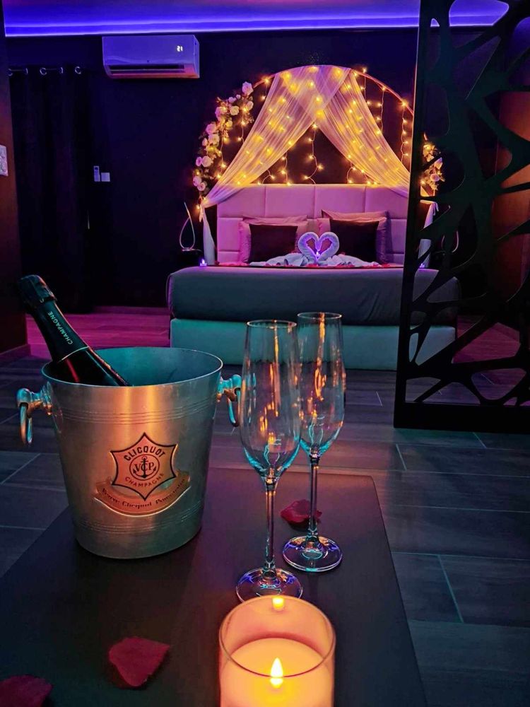 Photo Google Maps · LA NUIT DES SECRETS Love Room avec Jacuzzi et Sauna