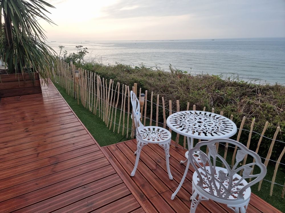 Photo Google Maps · Bayeuzen - La Mer Jacuzzi Privatif Vue Mer