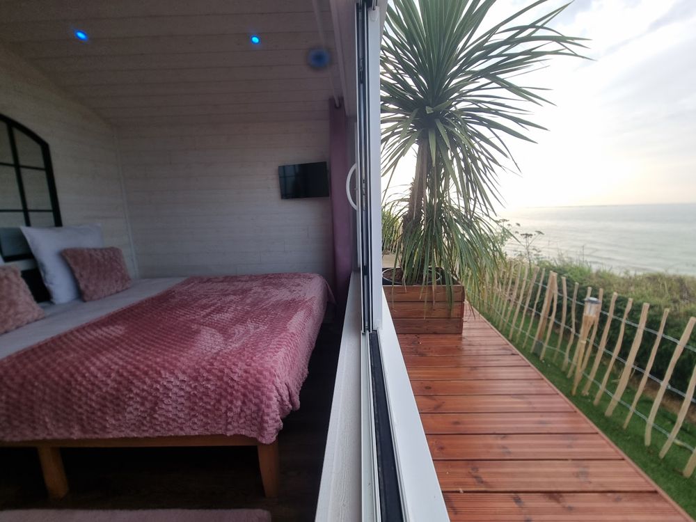 Photo Google Maps · Bayeuzen - La Mer Jacuzzi Privatif Vue Mer