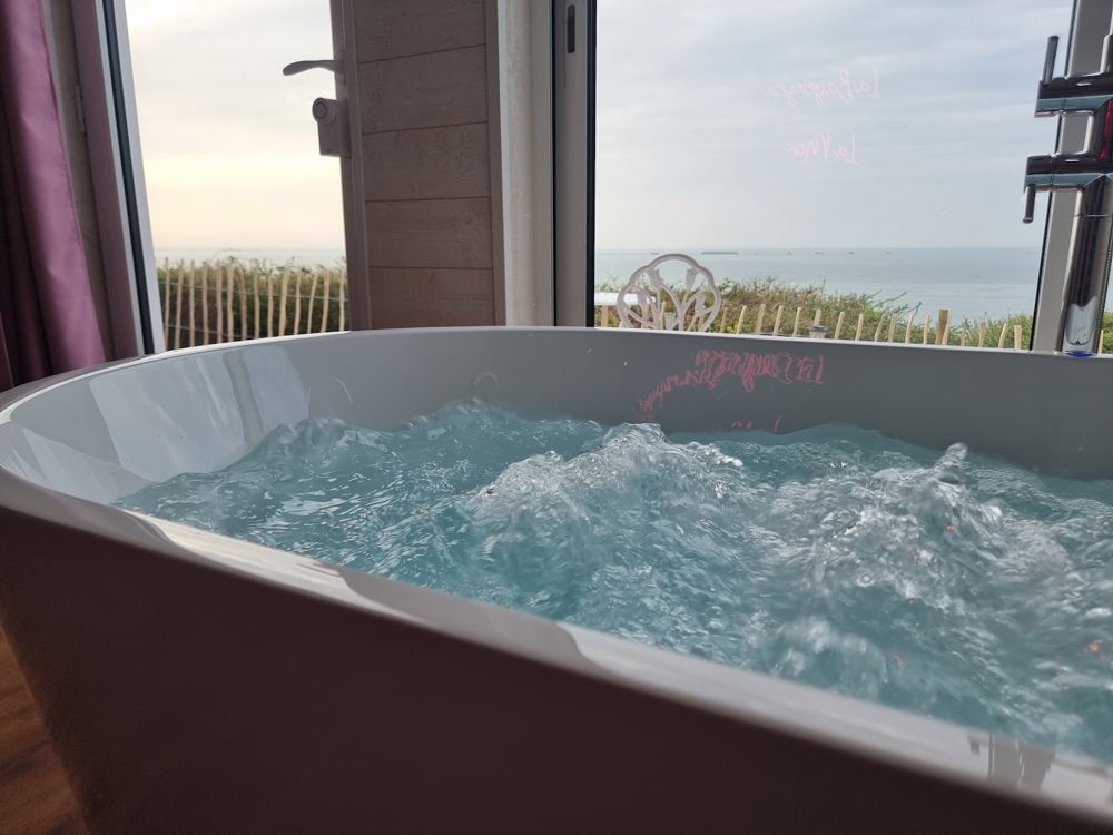 Photo Google Maps · Bayeuzen - La Mer Jacuzzi Privatif Vue Mer