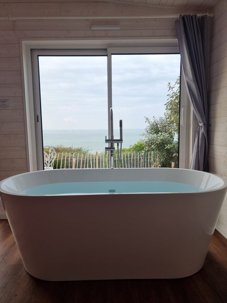 Photo Google Maps · Bayeuzen - La Mer Jacuzzi Privatif Vue Mer