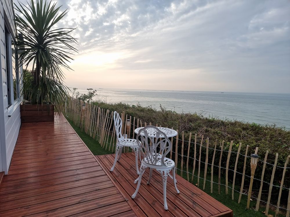 Photo Google Maps · Bayeuzen - La Mer Jacuzzi Privatif Vue Mer
