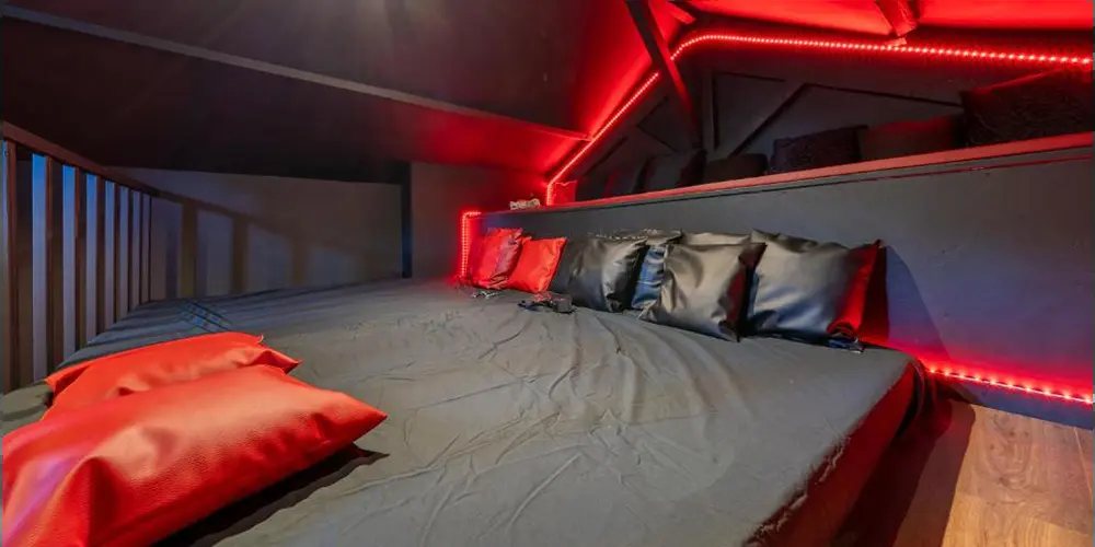 Luxuria Love Room