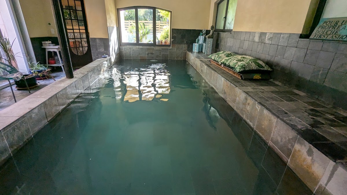 Photo Google Maps · La Grenade bleue- piscine intérieure spa sauna