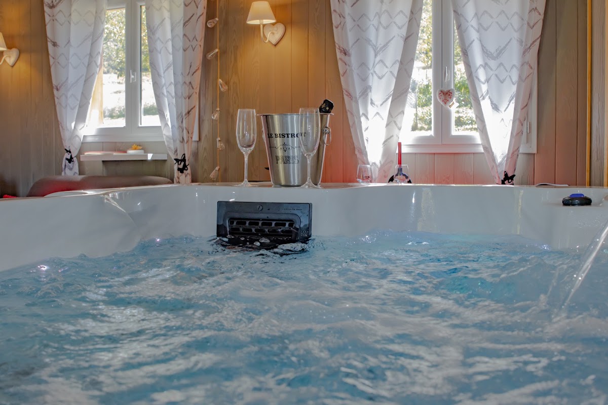 Photo Google Maps · Rev'eaubois : Love Room, Chambre d'hôtes, avec spa, nuit insolite, week-end romantique, proche Brive-la-Gaillarde en Corrèze