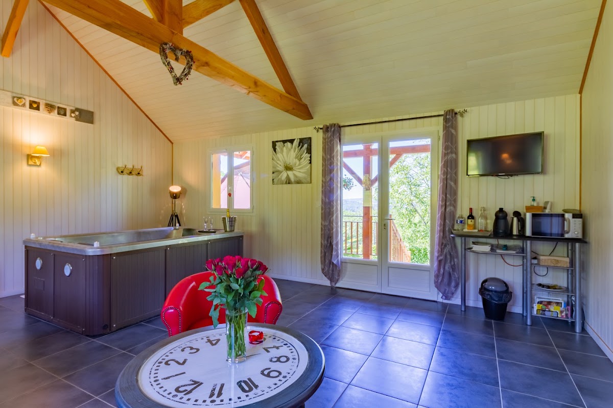 Photo Google Maps · Rev'eaubois : Love Room, Chambre d'hôtes, avec spa, nuit insolite, week-end romantique, proche Brive-la-Gaillarde en Corrèze