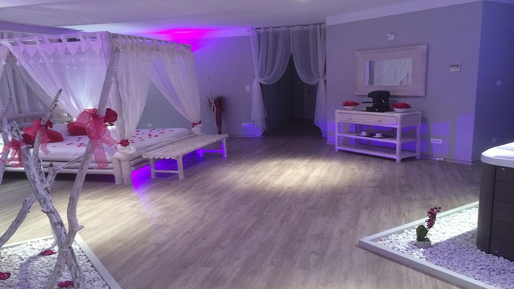 Photo Google Maps · La Paillote Exotique suites jacuzzi piscine sauna privatif