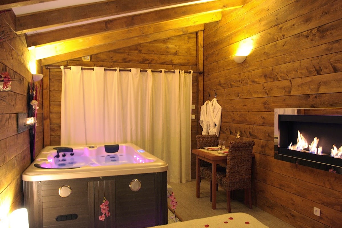 Photo Google Maps · La Paillote Exotique suites jacuzzi piscine sauna privatif