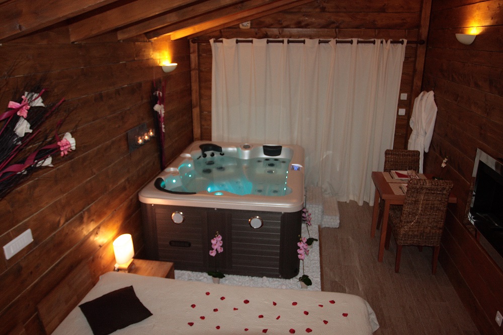 Photo Google Maps · La Paillote Exotique suites jacuzzi piscine sauna privatif