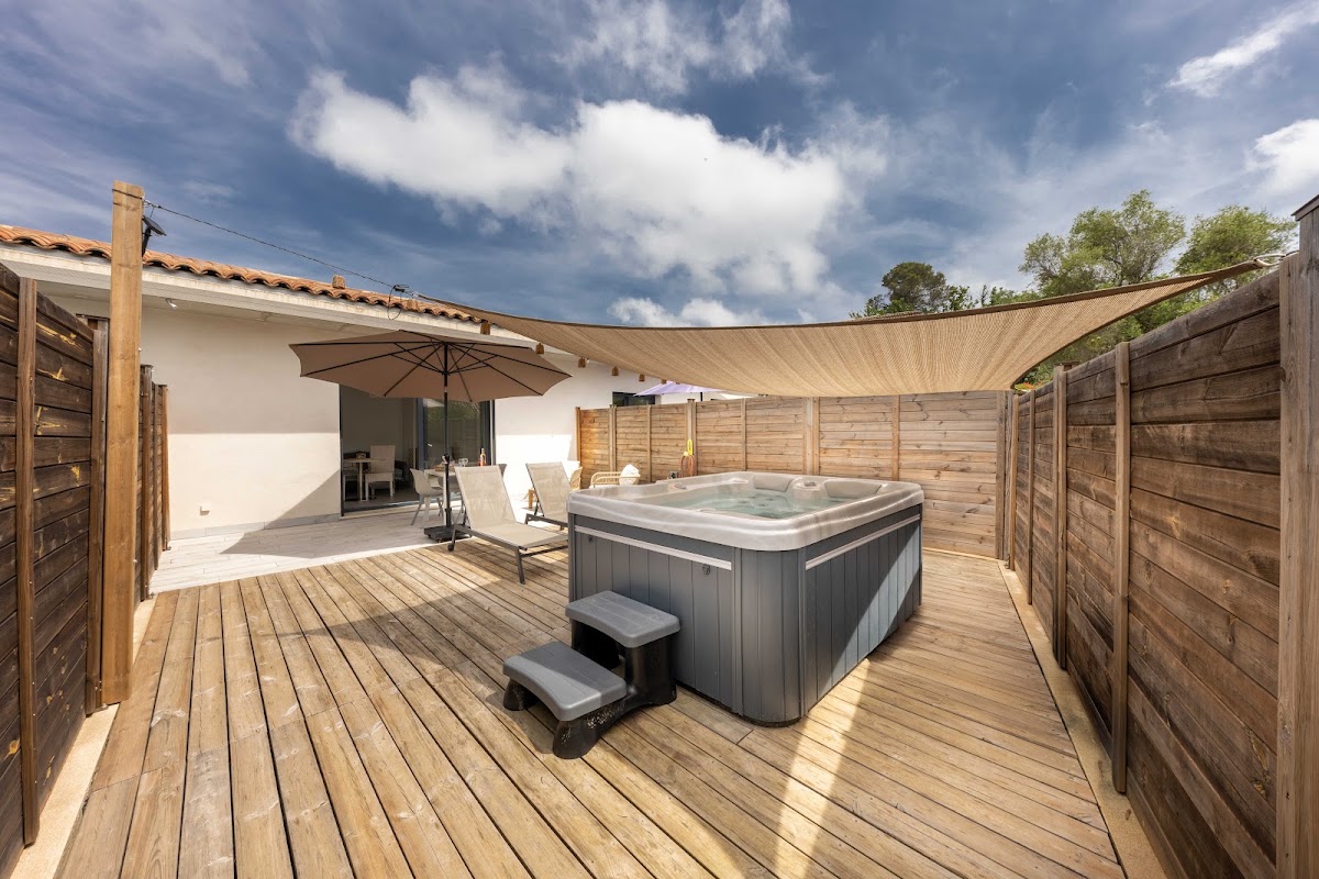 Photo Google Maps · Gîtes Domaine de la Chapelle | Piscine & Jacuzzi Côte d'Azur