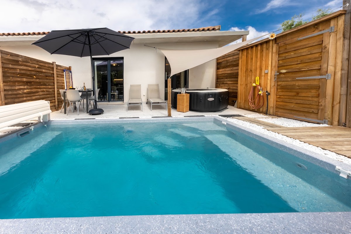 Photo Google Maps · Gîtes Domaine de la Chapelle | Piscine & Jacuzzi Côte d'Azur