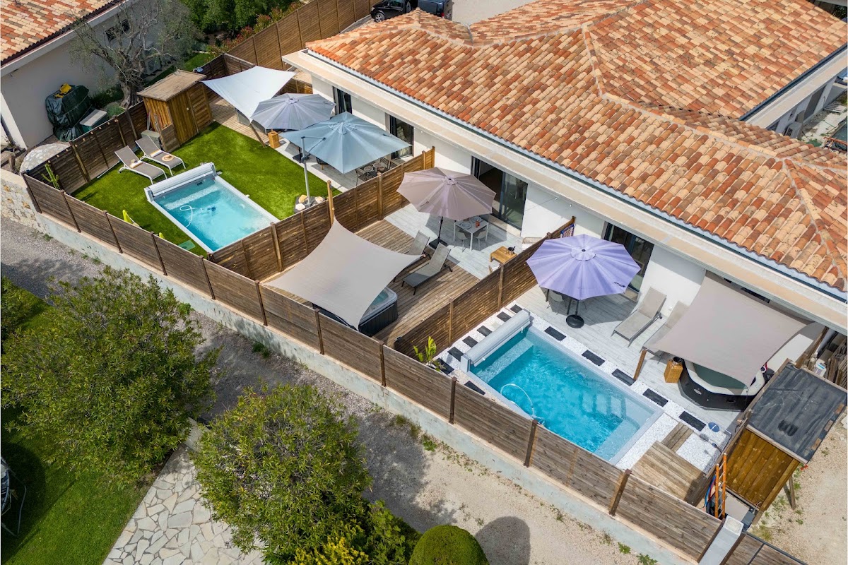 Photo Google Maps · Gîtes Domaine de la Chapelle | Piscine & Jacuzzi Côte d'Azur