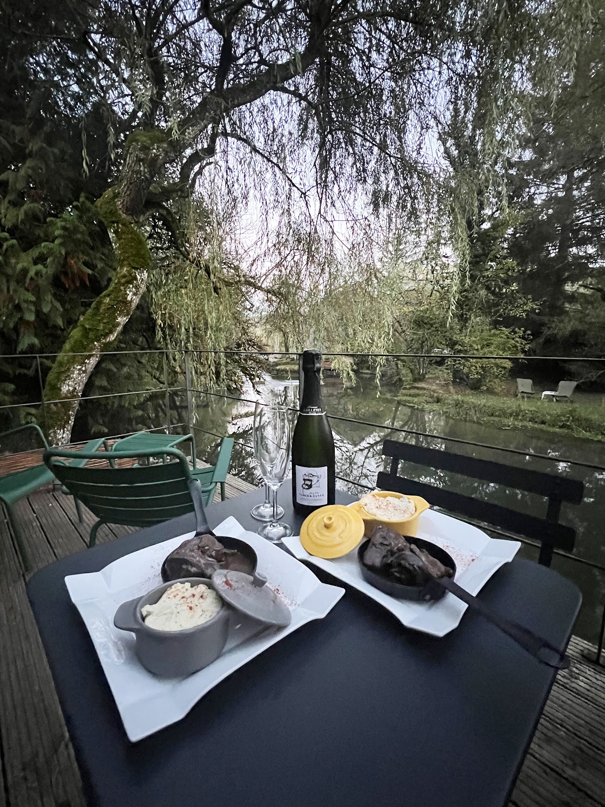 Photo Google Maps · Domaine Pont Roche & Spa : Hébergement romantique en Bourgogne