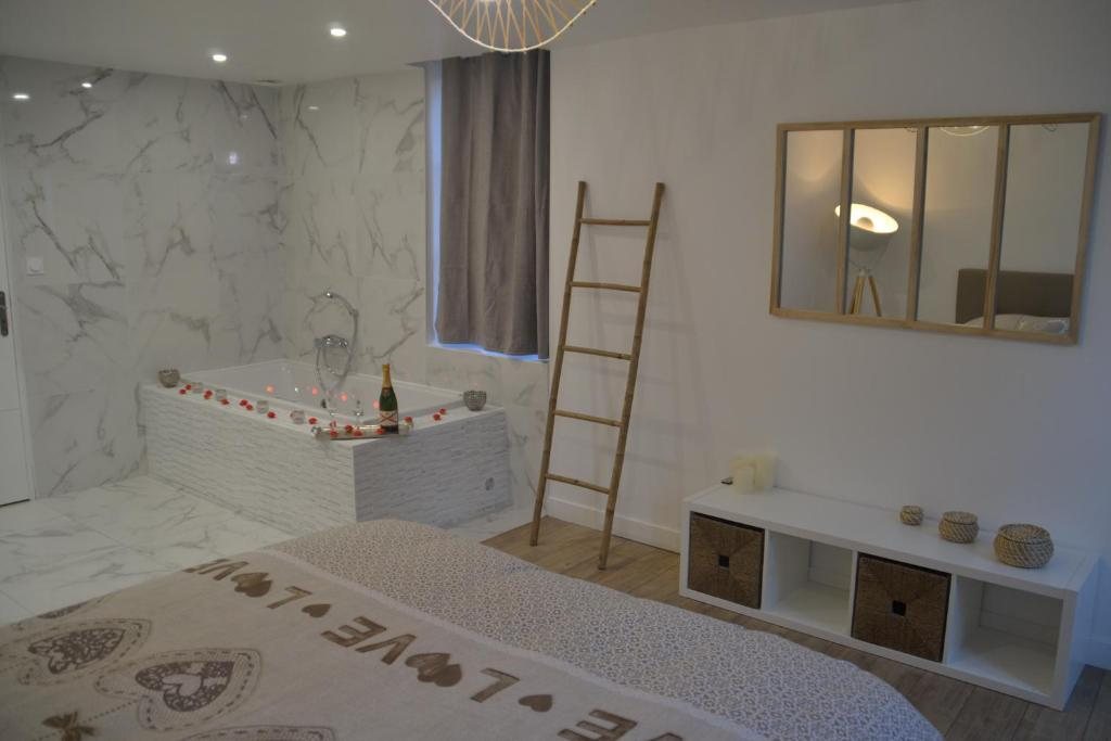 Triplex romantique avec jacuzzi