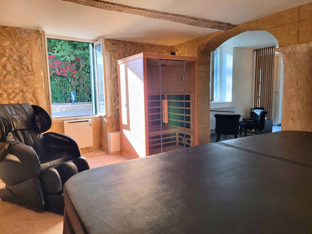 Photo Google Maps · Love Room Valence