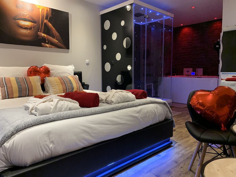 Photo Google Maps · Nuits Chartraines / Hammam et Bulles / SPA Jaccuzi Privatif / Loveroom