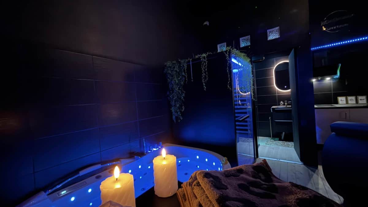 Instinct Sauvage Love Room