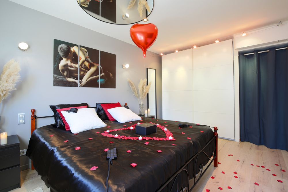 Photo Google Maps · ❤️LOVENIGHT: Votre suite Romantique et Love Room avec jacuzzi Privatif et sa pièce 50 nuances de Grey près de Toulouse