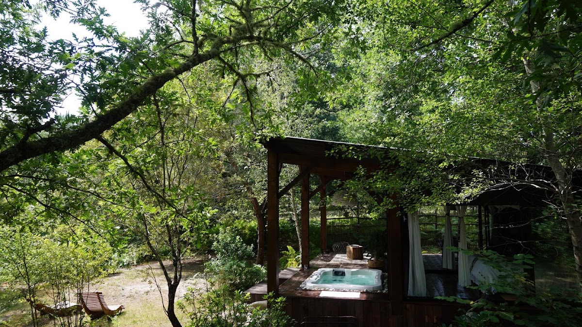 Photo Google Maps · LES LANDINES, cabanes et spa
