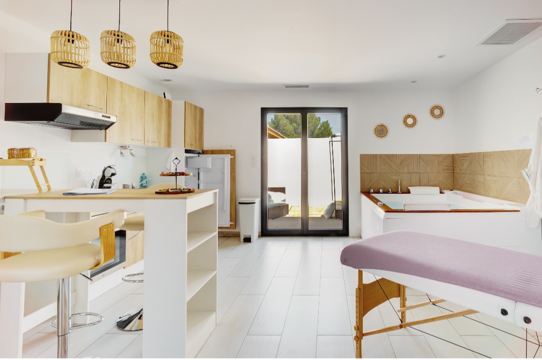 Photo Google Maps · L'Olympe des Sens: Love Room avec spa, Love hôtel, week-end romantique, nuit en amoureux, proche plage dans l'Hérault