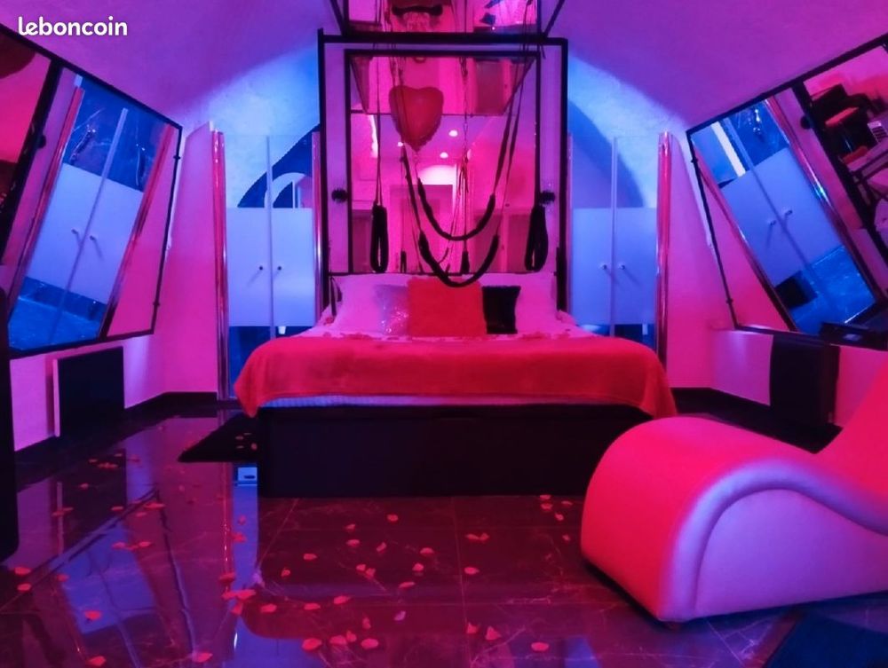 Photo Google Maps · La suite miroir, love room avec jacuzzi