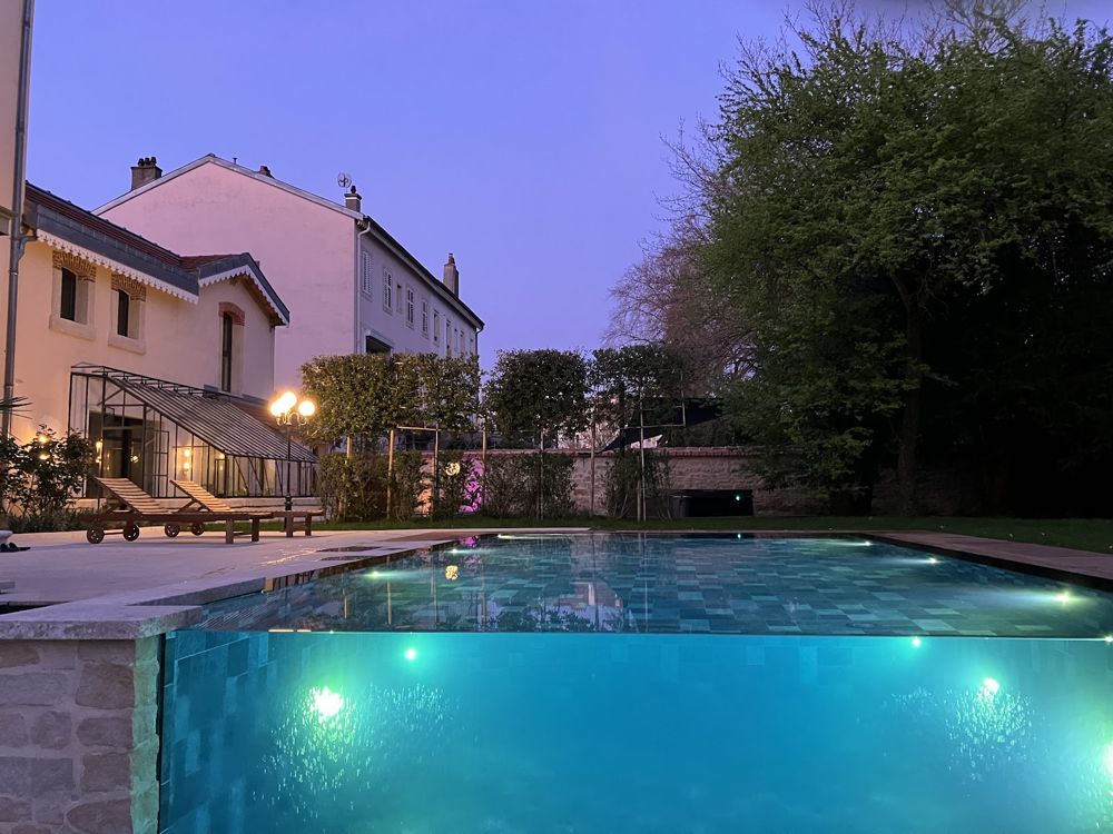 Photo Google Maps · Les Ecuries de Rigny, Suite haut de gamme avec jardin, jacuzzi et piscine