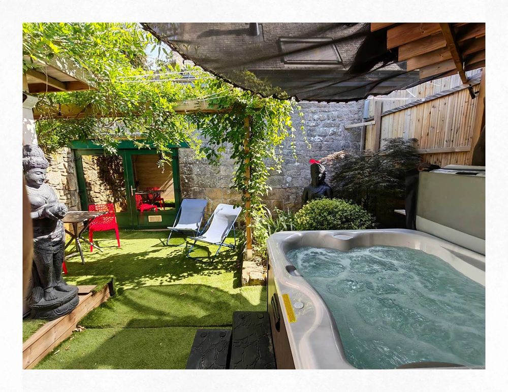 Photo Google Maps · Les Suites du Bouddha Bleu – Loveroom & Spa privatif à Carnac