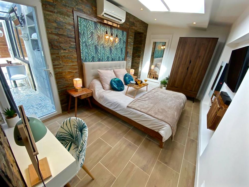 Photo Google Maps · SUITE PHANTASTICA chambre avec Jacuzzi privatif aux pennes mirabeau