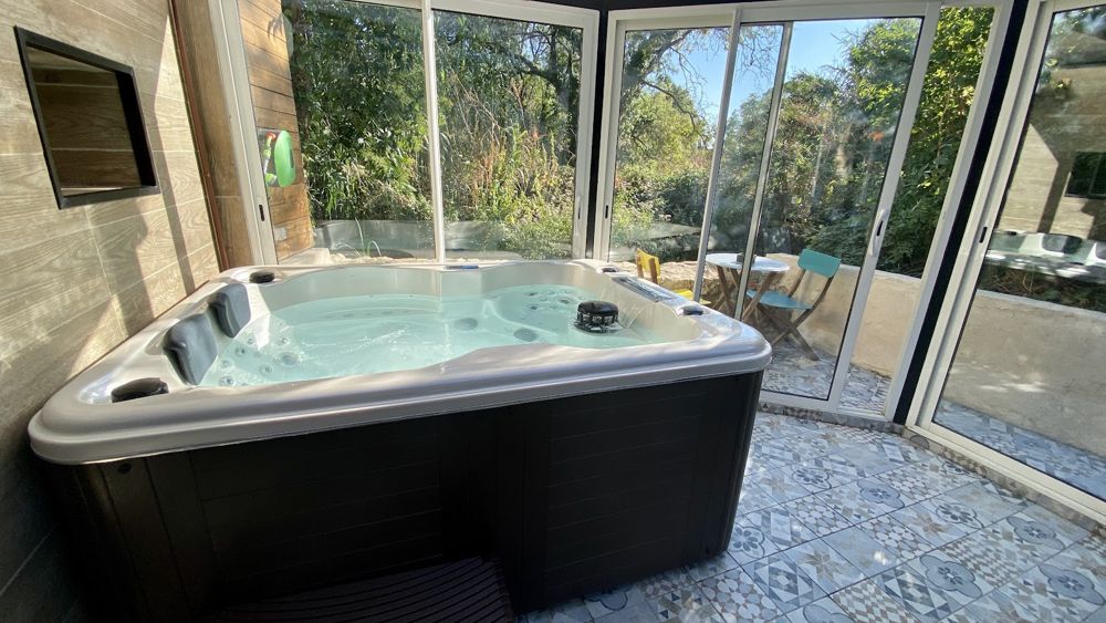 Photo Google Maps · SUITE PHANTASTICA chambre avec Jacuzzi privatif aux pennes mirabeau