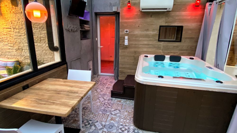 Photo Google Maps · SUITE PHANTASTICA chambre avec Jacuzzi privatif aux pennes mirabeau