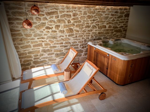 Photo Google Maps · L'Arôme : Love room, suite romantique, spa.