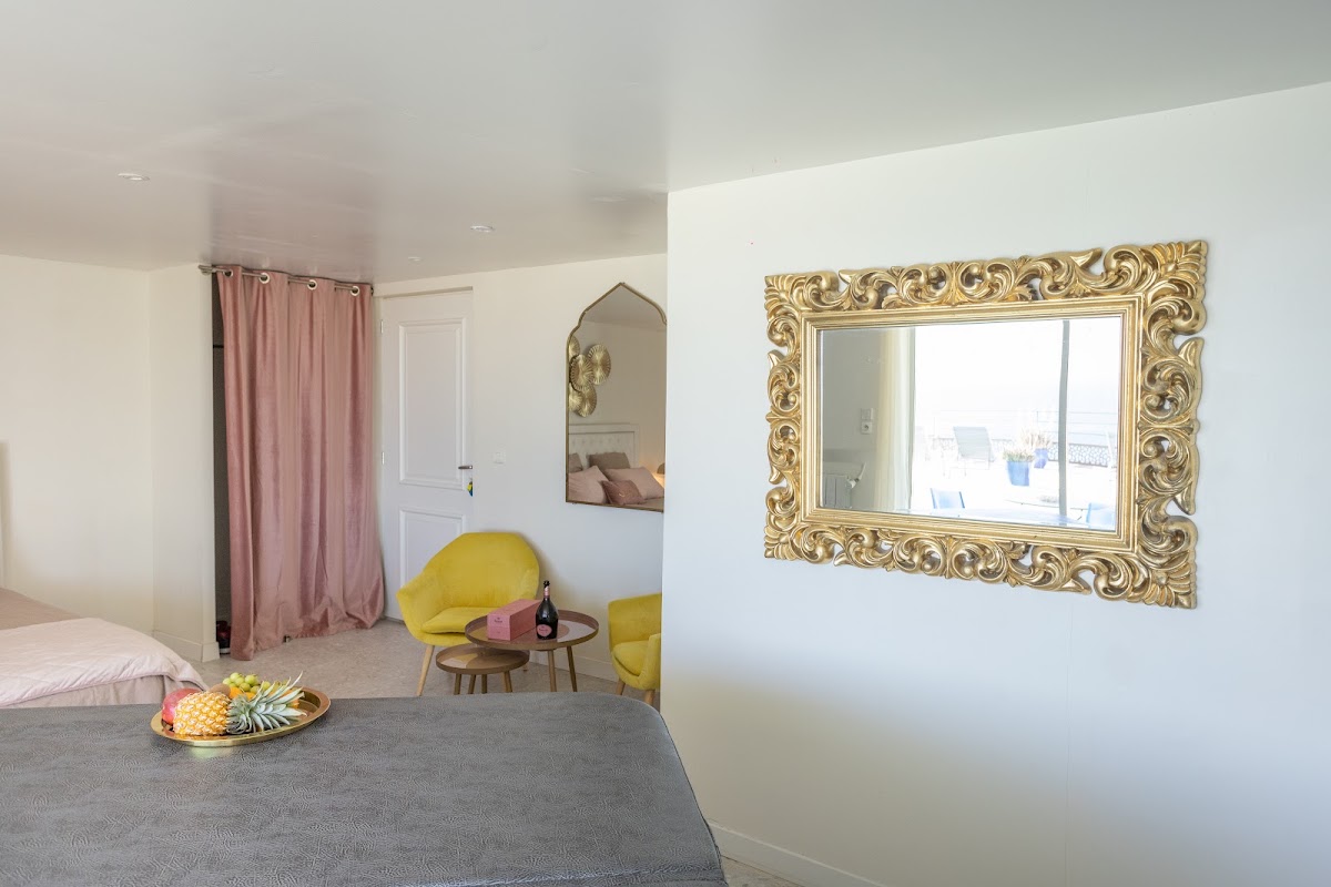 Photo Google Maps · LES SUITES LOVE SPA VUE MER PISCINE
