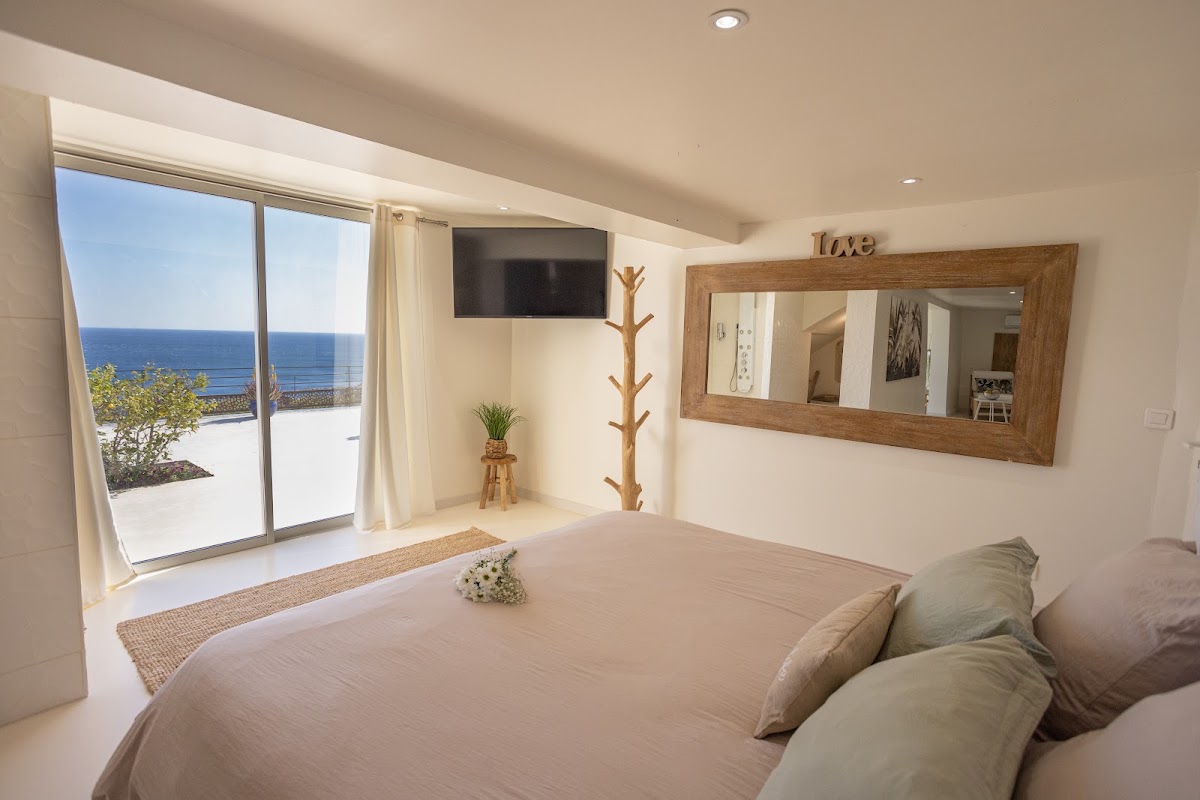 Photo Google Maps · LES SUITES LOVE SPA VUE MER PISCINE